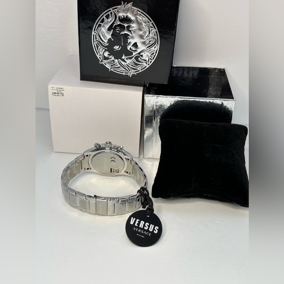 New Authentic VERSUS VERSACE
Cosmopolitan Men's Watch - Picture 6 of 14